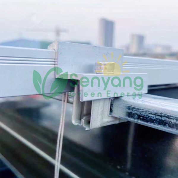 Montagem de terças solares com porca de aperto Funciona com painéis solares com ou sem estrutura pode ser utilizado diretamente com grampo médio e grampo final